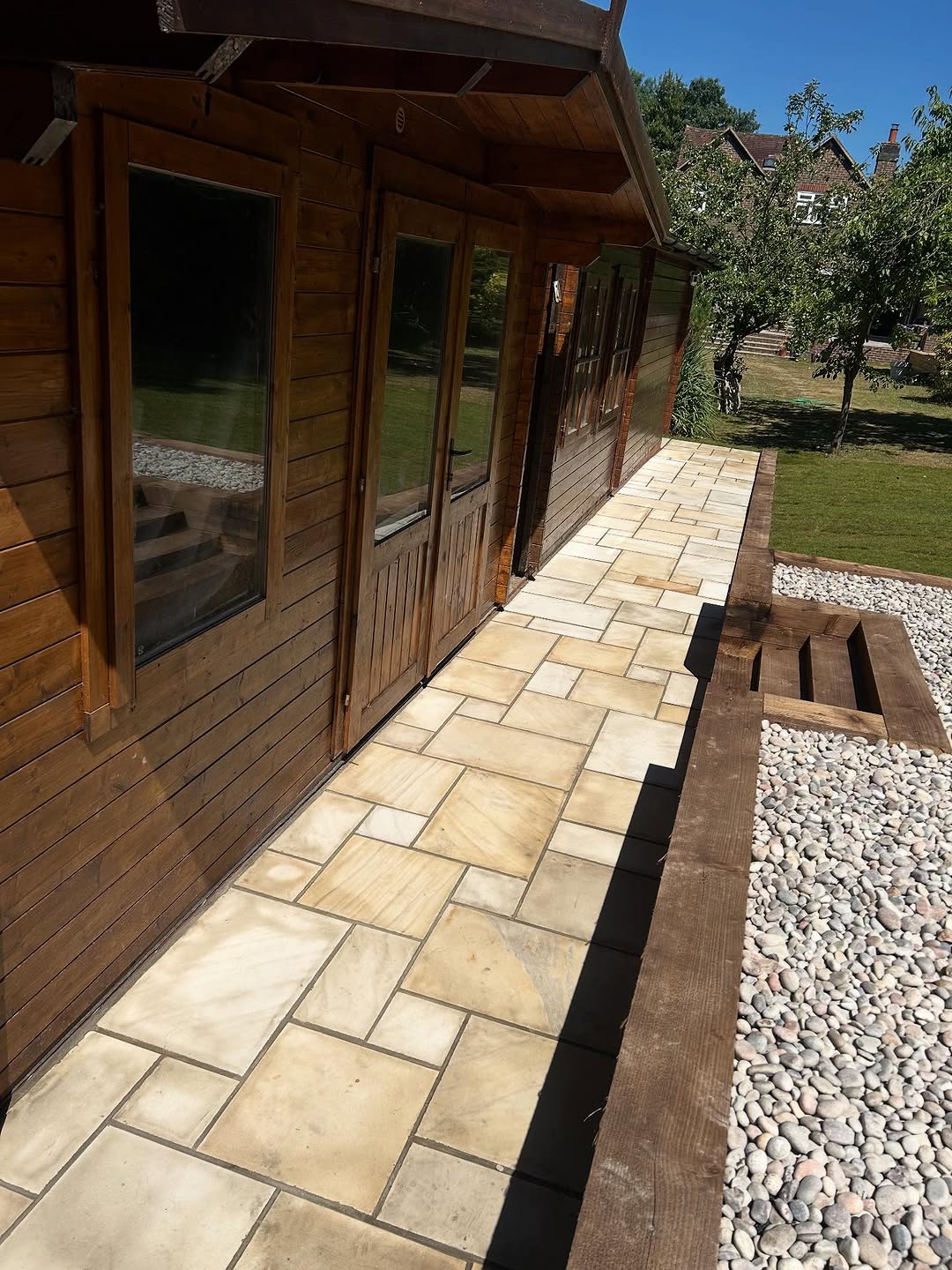 Garden room with paving and cobble border